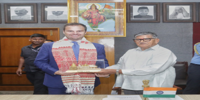 Australian Consul General in Kolkata, Mr. Hugh Boylan, met Assam  Governor Shri Gulab Chand Kataria at Raj Bhavan 