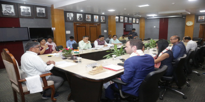  Governor Shri Gulab Chand Kataria in a meeting with the Australian Consul General in Kolkata, Mr. Hugh Boylan at Raj Bhavan