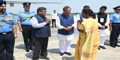 Hon'ble Governor along with CM, Assam welcomes The President of India