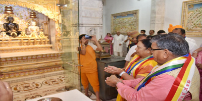 Hon'ble Governor with First Lady at a Jain Temple