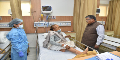 Hon'ble Governor interacting with a patient at JMCH