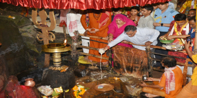 Assam Governor Gulab Chand Kataria along with the First Lady Anita Kataria visited Bhimashankar temple in Pamohi