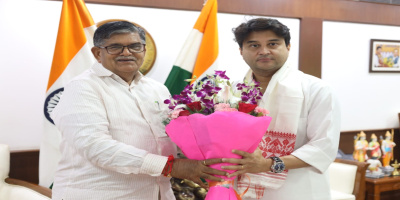 Assam Governor Gulab Chand Kataria meets the Union Minister for Civil Aviation & Steel, Shri Jyotiraditya Scindia in New Delhi on 4th September 2023