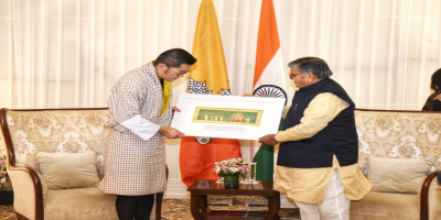 Assam Governor Shri Gulab Chand Kataria  meets the King of Bhutan, His Majesty Jigme Khesar Namgyel Wangchuck at the Assam Administrative Staff College