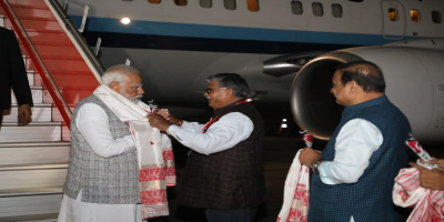 Assam Governor Shri Gulab Chand Kataria extending a warm welcome to the Hon'ble Prime Minister Shri Narendra Modi at LGBI Airport in Guwahati