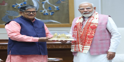 Assam Governor Shri Gulab Chand Kataria meets Prime Minister, Shri Narendra Modi, in New Delhi on 15th July,2024