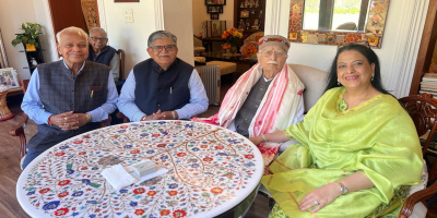 Assam Governor Shri Gulab Chand Kataria meets Shri Lal Krishna Advani in New Delhi