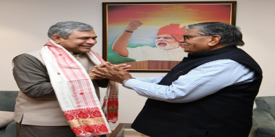 Assam Governor Shri Gulab Chand Kataria meets Union Minister for Railways Ashwini Vaishnaw in New Delhi