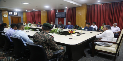 Governor Gulab Chand Kataria is interacting with the participants of the National Integration Tour from Upper Assam in Raj Bhavan on 9 September, 2