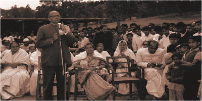 Hon'ble Governor Vishnu Sahay addressing public meeting