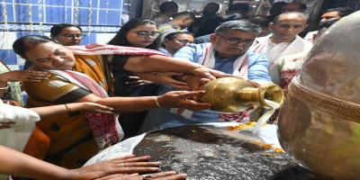 Governor along with First Lady offering their Puja at Sukreswar temple in Guwahati