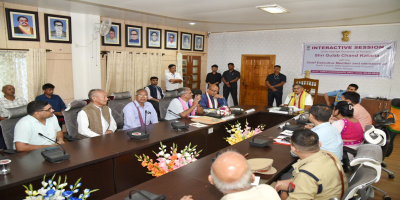 Governor holds interactive cum review meeting with the CEM and Ems of DHAC