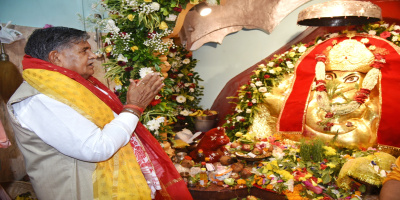 Governor paid his obeisance to the Lord Ganesha on the occasion of Ganesh Chaturthi at a Ganesh temple.