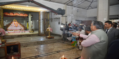 Governor paying his obeisance at Masorhat Bornamghar in Jorhat