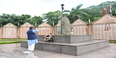 Governor pays tributes to heroes of the 1962 War at Gajaraj War Memorial