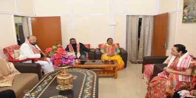 Governor visits former CM Prafulla Kumar Mahanta