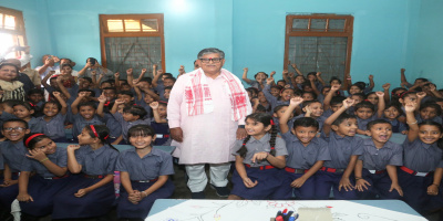 Governor with students of Arya Pathshala