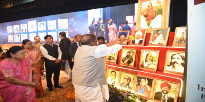 Governor paying tributes to State legends during state foundation day celebrations 