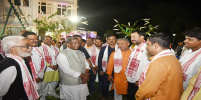 A delegation from Varanasi Municipal Corporation calls on the Governor of Assam Shri Lakshman Prasad Acharya