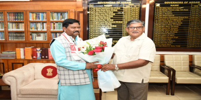 Union Minister of State for Tribal Affairs and Jal Shakti, Bisweshar Tudu meets Assam Governor Gulab Chand Kataria at Raj Bhavan on 16th September 2023.