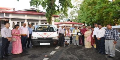 Governor Shri Gulab Chand Kataria presented an ambulance to Deepsikha Sishu Ashray Sthal (a trust for cancer care) at Raj Bhavan