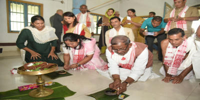 Governor paying his obeisance at Sri Sri Saturvuj Satra in Kamrup