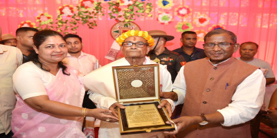 Governor Shri Lakshman Prasad Acharya visits residence and felicitates a veteran teacher on Teacher’s Day