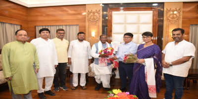  A delegation headed by the Leader of Opposition, Assam Legislative Assembly, Sri Debabrata Saikia meets Governor at Raj bhavan