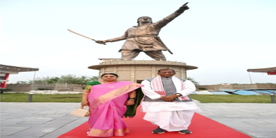 Assam Governor Shri Lakshman Prasad Acharya along with the First Lady, Smt. Kumud Devi in front of the Bir Lachit Statue in Jorhat